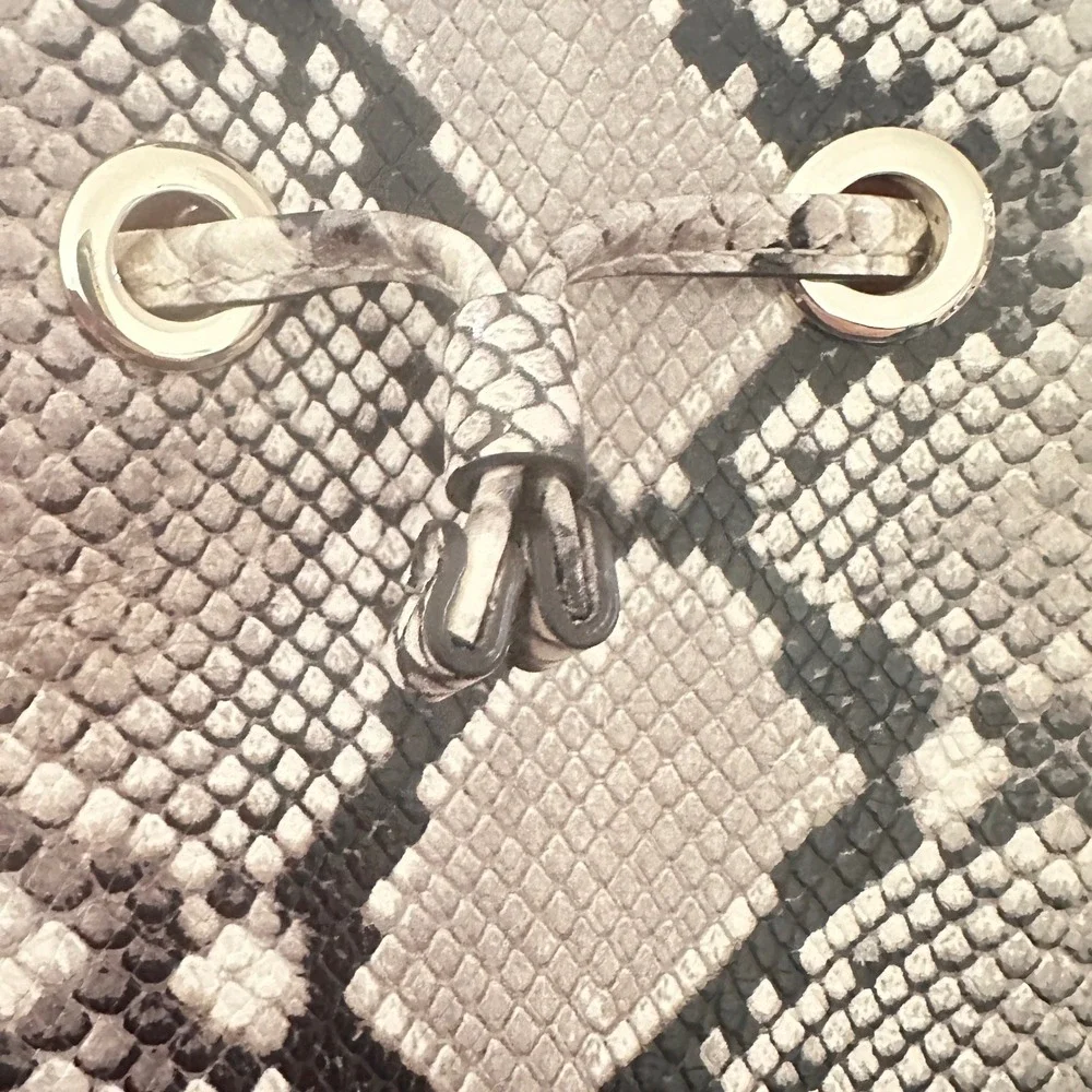 Kate Spade 2 Way Bucket Bag Grey Black Snakeskin Embossed Leather Crossbody Set